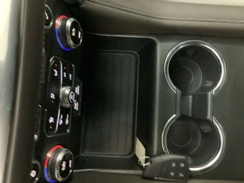 Used 2024 GMC Yukon SLE w/ Gmc Pro Safety Plus Package image 22