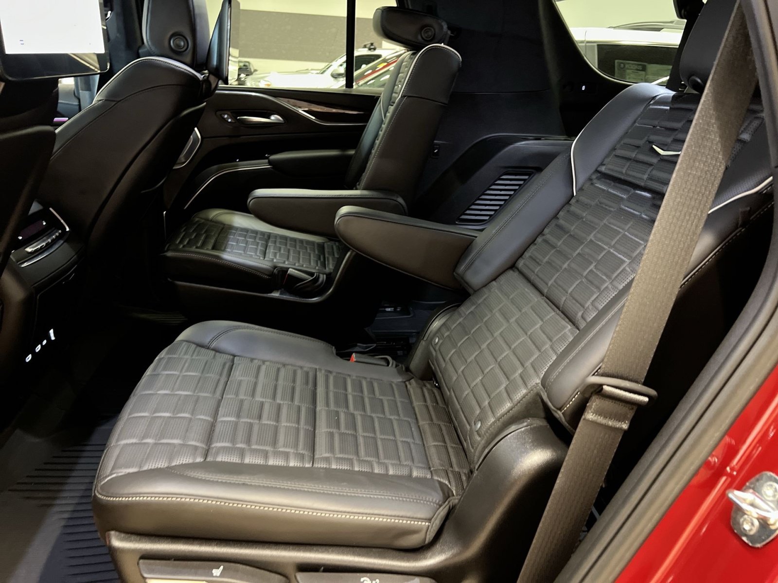 Used 2024 Cadillac Escalade Sport Platinum w/ LPO, Floor Liner Package AWD/4WD image 24