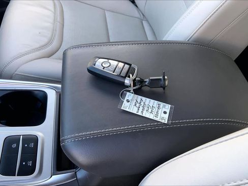 Used 2022 Ford Explorer Platinum w/ Technology Package image 14