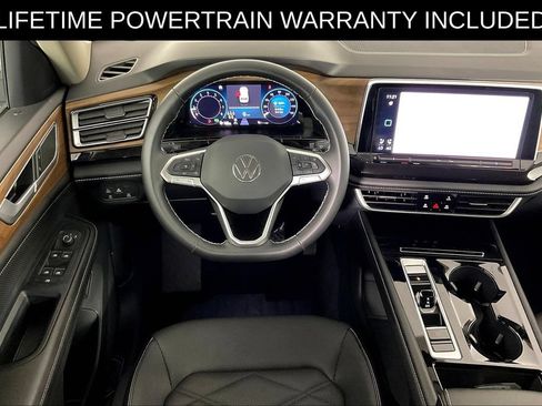 Used 2025 Volkswagen Atlas SE AWD/4WD image 7