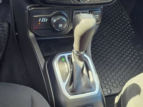 Used 2023 Jeep Renegade Latitude w/ Sun/Sound Group AWD/4WD image 27
