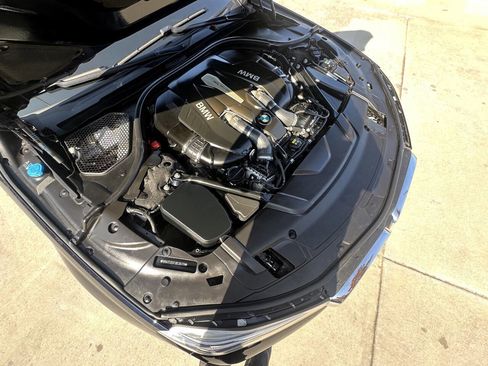 Used 2018 BMW 750i xDrive image 34