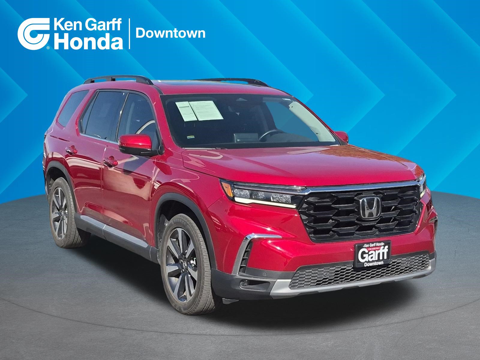 Used 2024 Honda Pilot Touring image 1