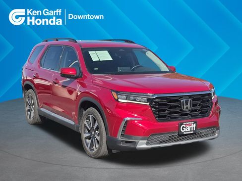Used 2024 Honda Pilot Touring image 1