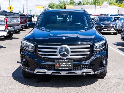 Used 2025 Mercedes-Benz GLB 250 4MATIC image 2