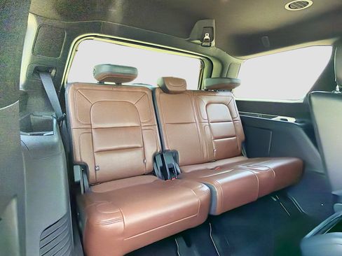 Used 2024 Lincoln Navigator Reserve AWD/4WD image 34
