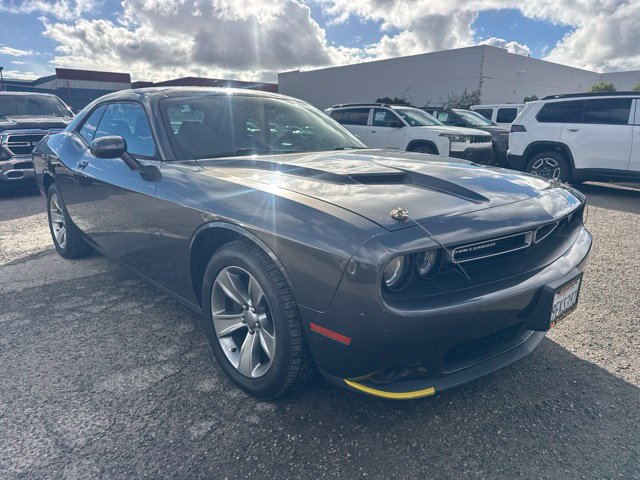 Used 2015 Dodge Challenger SXT RWD image 3