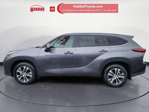 Used 2023 Toyota Highlander XLE AWD/4WD image 2