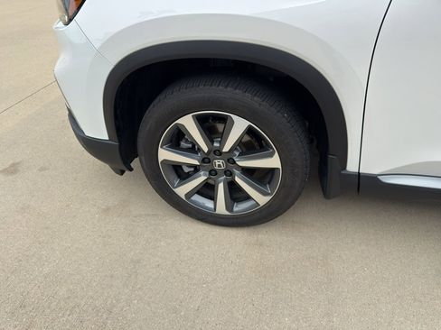 Used 2025 Honda Pilot Elite image 9