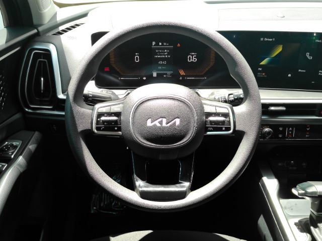 Used 2025 Kia Sorento LX FWD image 32