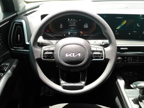 Used 2025 Kia Sorento LX FWD image 32