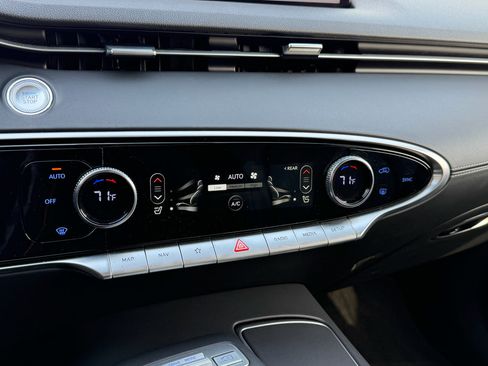 Used 2025 Genesis GV70 2.5T image 17