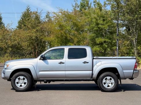 Used 2015 Toyota Tacoma 4x4 Double Cab w/ SR5 Package image 2