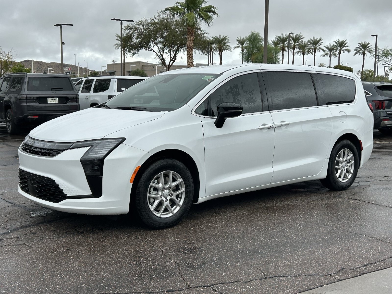 New 2027 Chrysler Pacifica Select FWD image 2