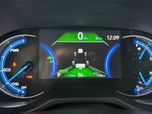 Used 2025 Toyota RAV4 LE AWD/4WD image 33