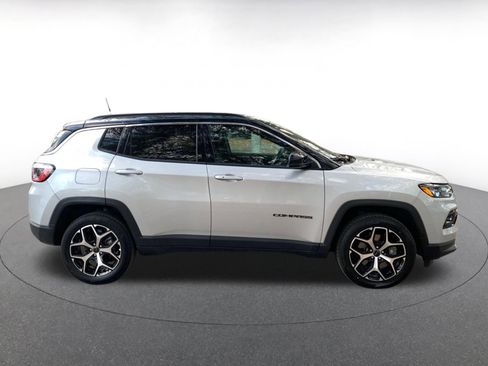 Used 2025 Jeep Compass Limited image 8