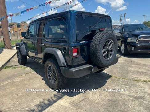Used 2025 Jeep Wrangler Sport image 9