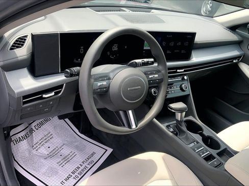 Used 2025 Hyundai Sonata SE FWD image 15