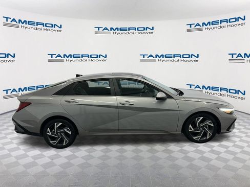 Used 2025 Hyundai Elantra SEL FWD image 6