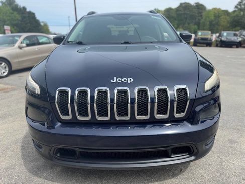 Used 2016 Jeep Cherokee Sport FWD image 2