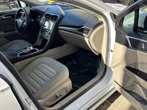 Used 2018 Ford Fusion SE w/ Fusion SE Technology Package image 26