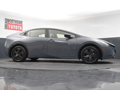 Used 2025 Toyota Prius LE image 27
