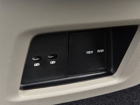 Certified 2026 Volkswagen Atlas SE w/ Panoramic Sunroof Package FWD image 24