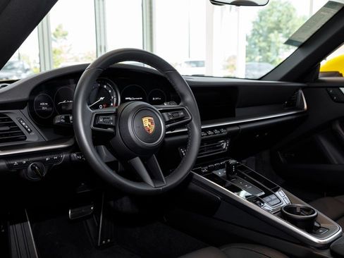 Used 2022 Porsche 911 Carrera RWD image 9