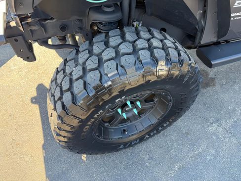 Used 2018 Jeep Wrangler Unlimited Sport S AWD/4WD image 39