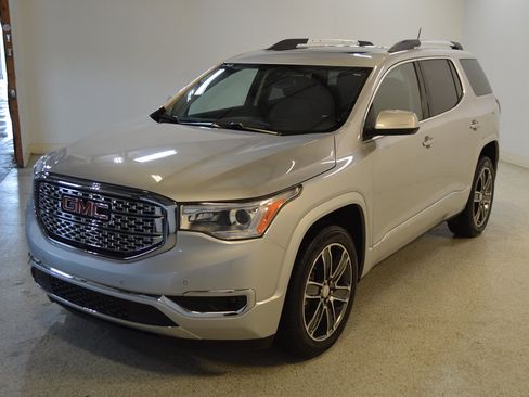 Used 2019 GMC Acadia Denali w/ Technology Package FWD image 7