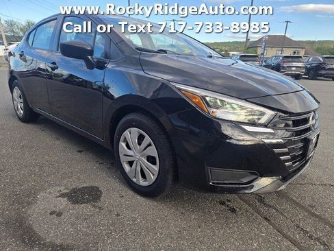 Used 2025 Nissan Versa S image 1