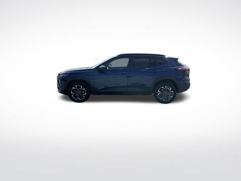 Used 2024 Chevrolet Trax LT w/ Sunroof Package FWD image 2