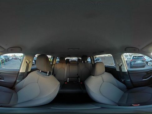 Used 2025 Toyota Highlander LE image 44