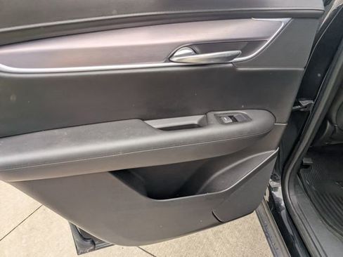 Used 2018 Cadillac XT5 Luxury w/ Driver Awareness Package image 11