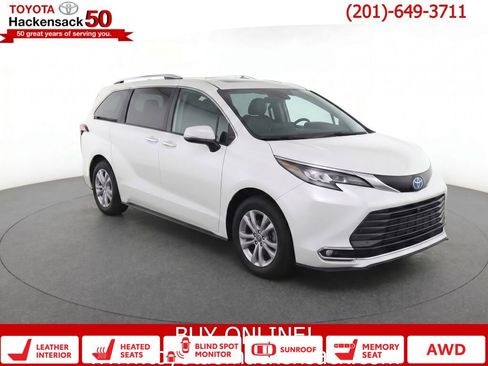 Used 2023 Toyota Sienna Platinum AWD/4WD image 1
