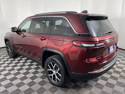 Used 2023 Jeep Grand Cherokee Limited image 11