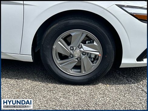 New 2026 Hyundai Elantra SE FWD image 9