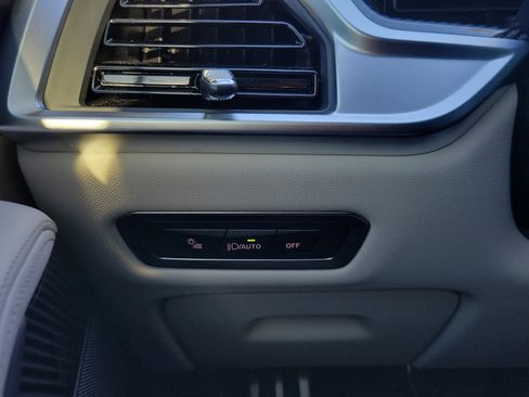 Used 2025 BMW X7 M60i image 29