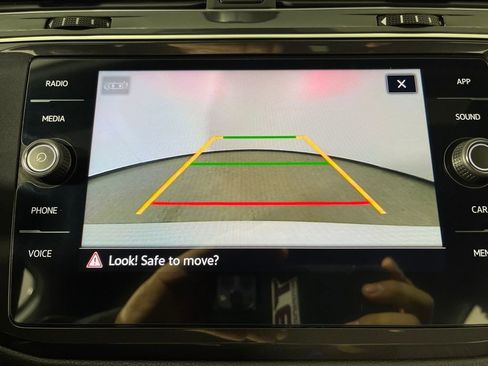 Used 2022 Volkswagen Tiguan SE R-Line image 21