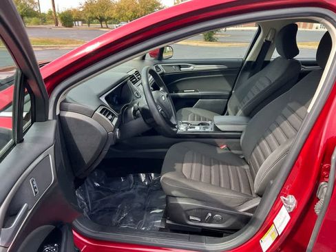 Used 2017 Ford Fusion SE image 12