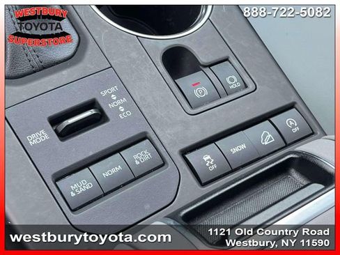 Used 2022 Toyota Highlander XLE AWD/4WD image 34