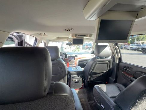 Used 2013 Cadillac Escalade ESV Premium image 38