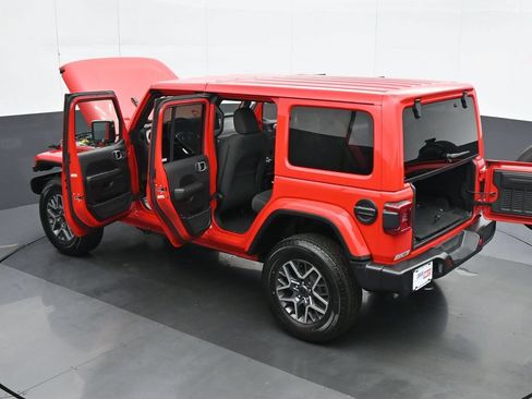 Used 2025 Jeep Wrangler Unlimited Sahara AWD/4WD image 38