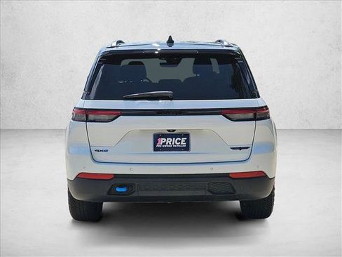 Used 2022 Jeep Grand Cherokee Trailhawk AWD/4WD image 6