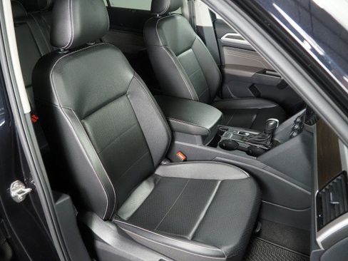 Used 2022 Volkswagen Atlas FWD SE V6 w/ Technology image 2