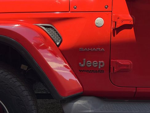Used 2020 Jeep Wrangler Unlimited Sahara w/ Uconnect 4C Nav & Sound Group AWD/4WD image 36
