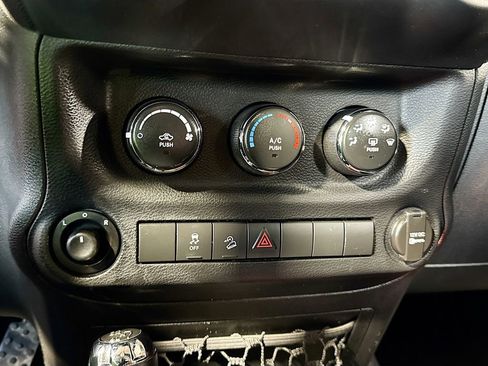 Used 2012 Jeep Wrangler Unlimited Sport AWD/4WD image 21