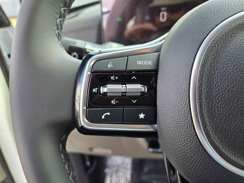New 2026 Kia Carnival LXS FWD image 11