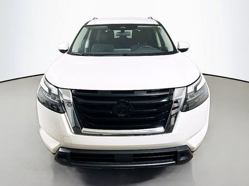Used 2025 Nissan Pathfinder SV FWD image 2