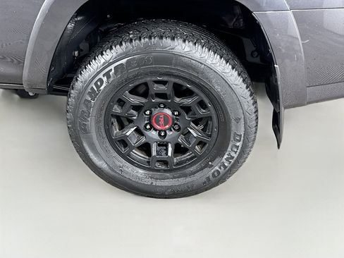 Certified 2022 Toyota 4Runner TRD Off-Road Premium AWD/4WD image 9